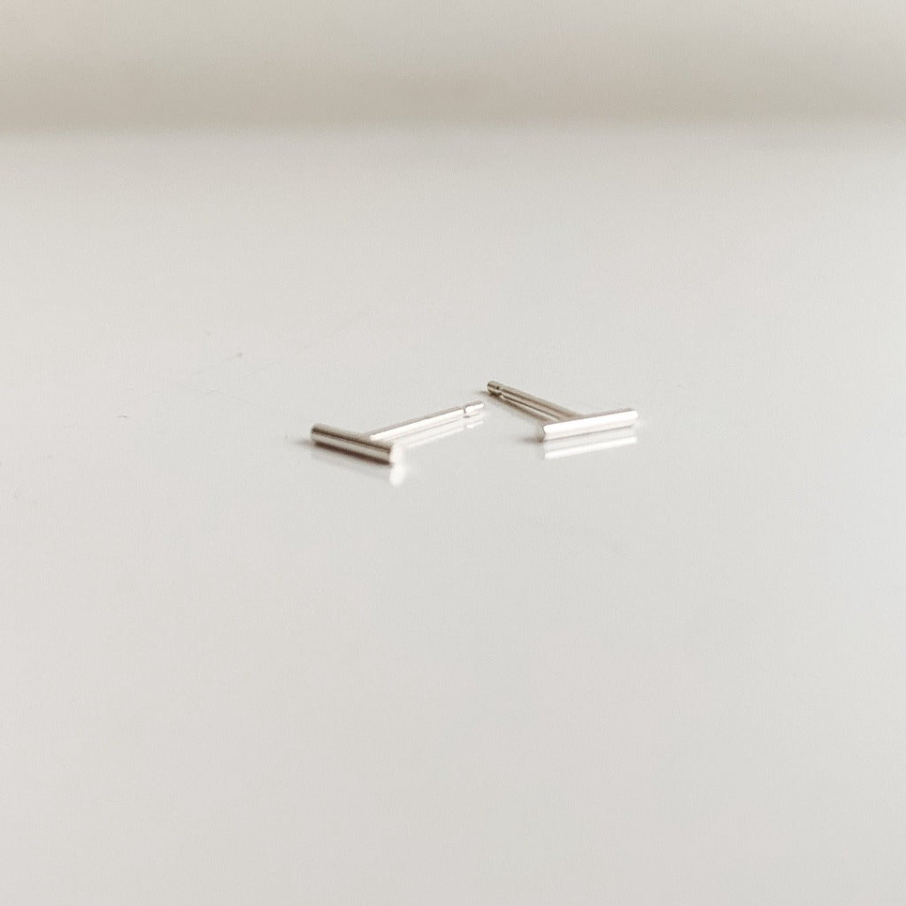 a pair of dainty line studs earrings in sterling silver.