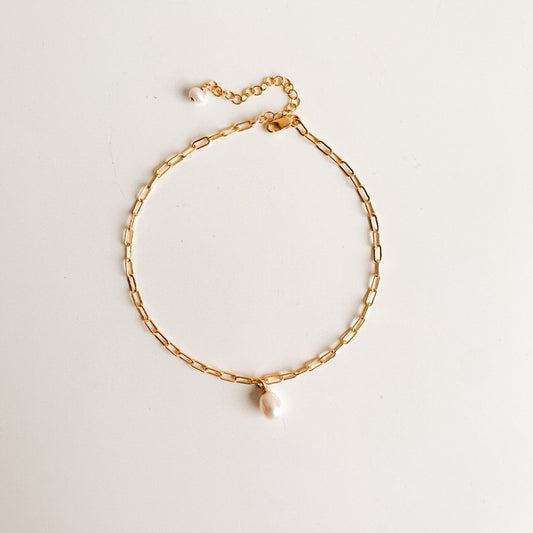 a rectangle link anklet in 14k gold filled that features a single freshwater pearl drop.  The anklet has a lobster clasp closure.  